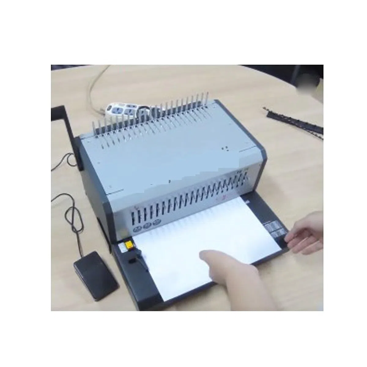 Bindegerät, Elektrische Kammbindemaschine im A4-Format EB-30 Elektrische Stanzmaschine 21 Löcher Gummiringclips Dual-Use-Bindemaschine