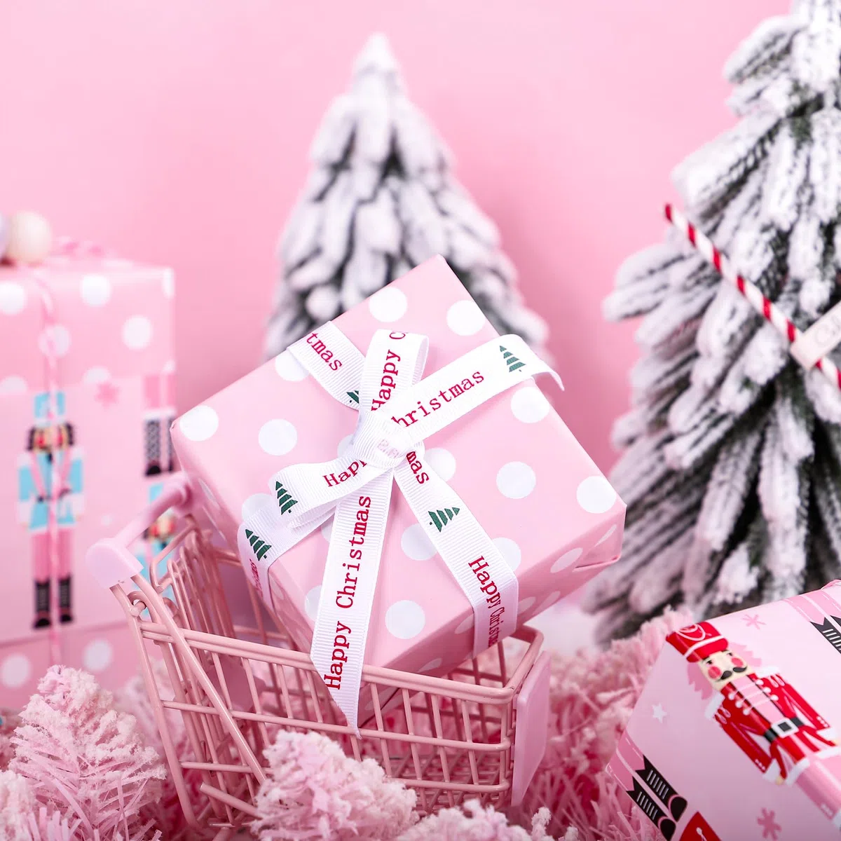 WRAPAHOLIC Wendbares Weihnachts-Geschenkpapier – Mini-Rolle – 43 cm x 100 cm – rosa Nussknacker-Geschenkpapier und Punkte-Design für Weihnachten, Urlaub, Party Feier